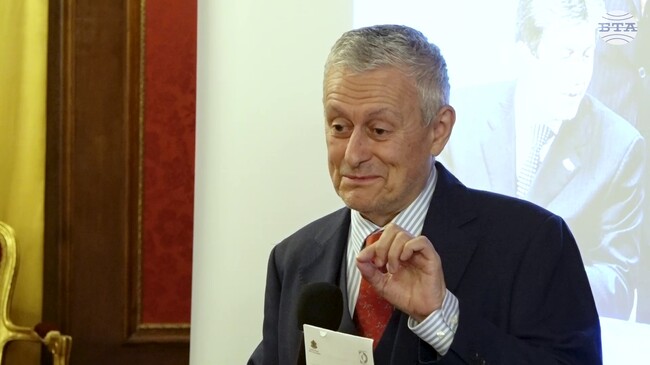 Можем да имаме големи цели, една от опасностите е да се поддадем на пропагандата, каза Соломон Паси