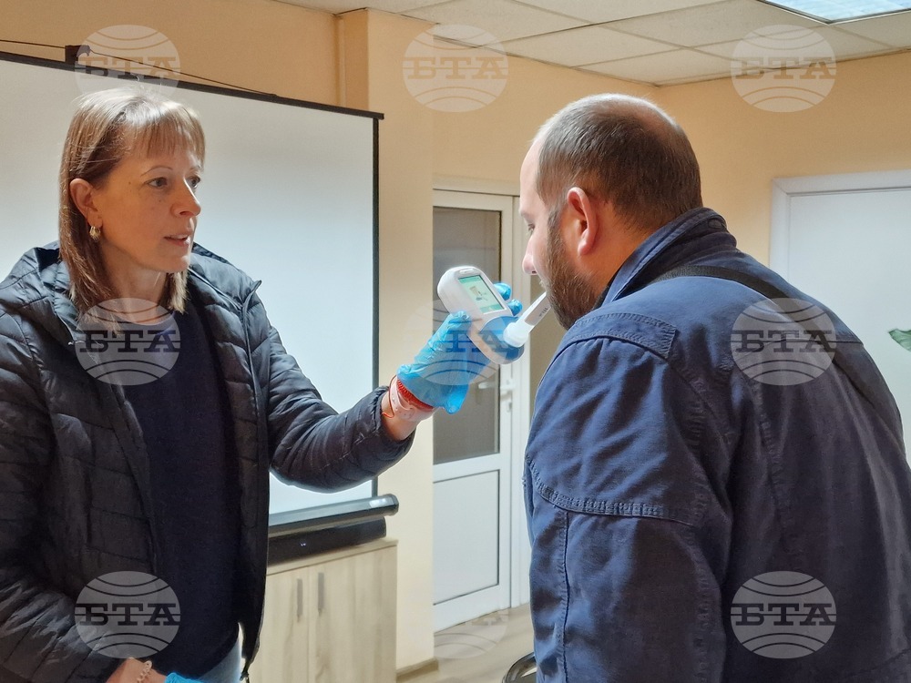В Регионалната здравна инспекция в Перник измерваха безплатно нивото на въглероден оксид в издишания въздух