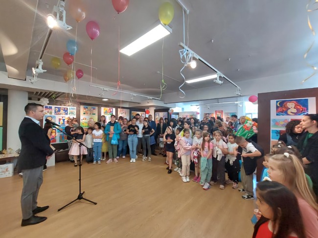 Наградиха отличените участници в 20-ото издание на Националния конкурс за детска рисунка „Три звездички“ в Свищов