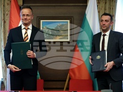 Българо-унгарската междуправителствена комисия за икономическо сътрудничество - протокол - подписване