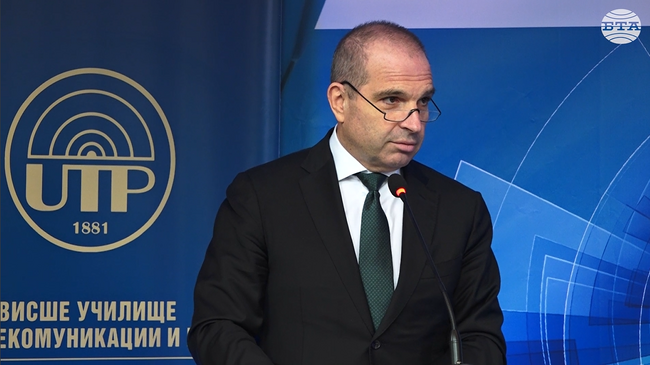 За мен това не са професии на бъдещето, защото те вече чукат на вратата, каза министър Гроздан Караджов