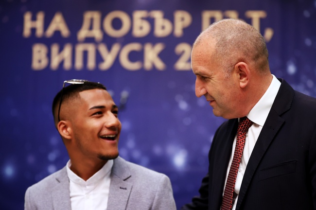 Президентът Румен Радев се срещна с абитуриентите в рамките на инициативата „Подкрепи една мечта“