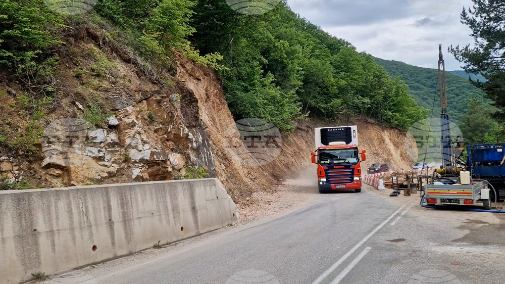 Кметът на Девин се надява строителните дейности по разрушения участък на пътя Михалково – Кричим да започнат в близката седмица