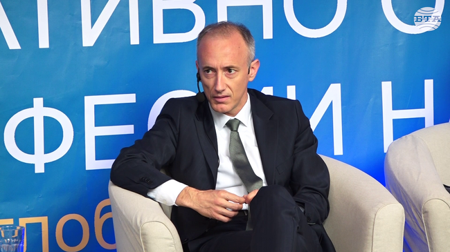 Учещите днес ще са активни и през 2075 г., затова трябва да прогнозираме пазара на труда, каза Красимир Вълчев