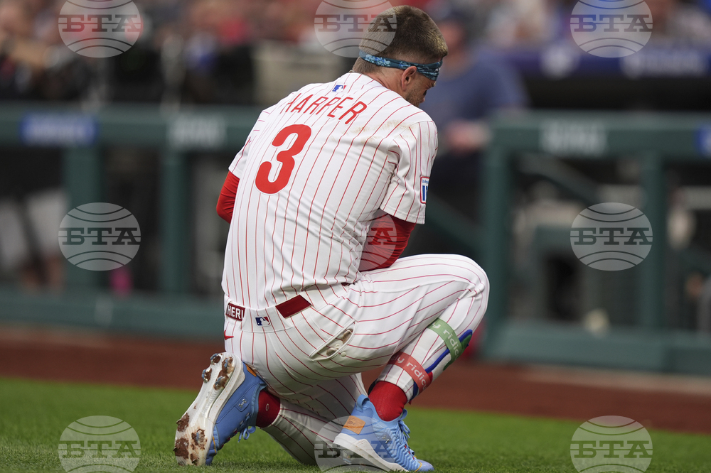 Phillies Harper Injury Baseball