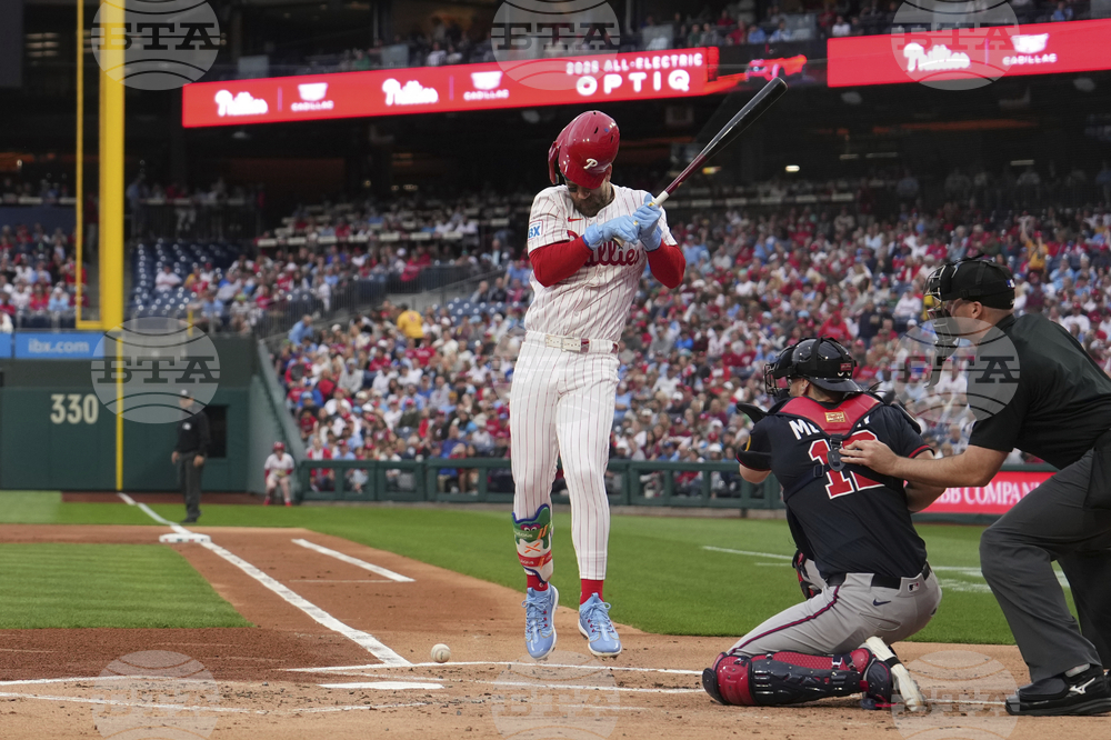Phillies Harper Injury Baseball