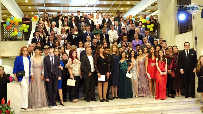 Не се страхувайте, бъдете смели и мечтайте, каза вицепрезидентът Илияна Йотова на абитуриентите от инициативата „Подари една мечта“