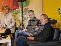 Поетът Боян Ангелов представя поетичната книга „3х23“, снимка – Даниел Димитров/БТА