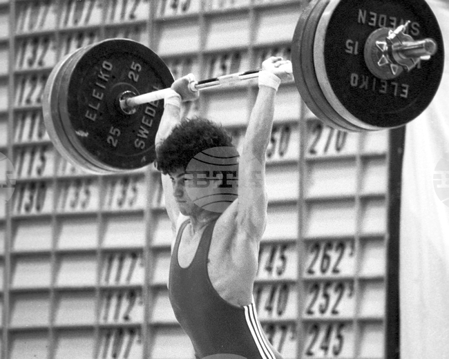 Николай Пешалов - състезател по вдигане на тежести и треньор