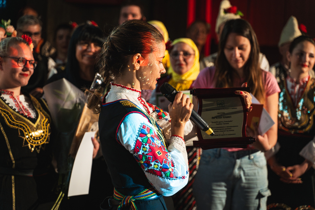 Танцова група „СамоДиви“ в Нюрнберг с ръководител Таня Макарова бе удостоена с почетен плакет от Агенцията за българите в чужбина