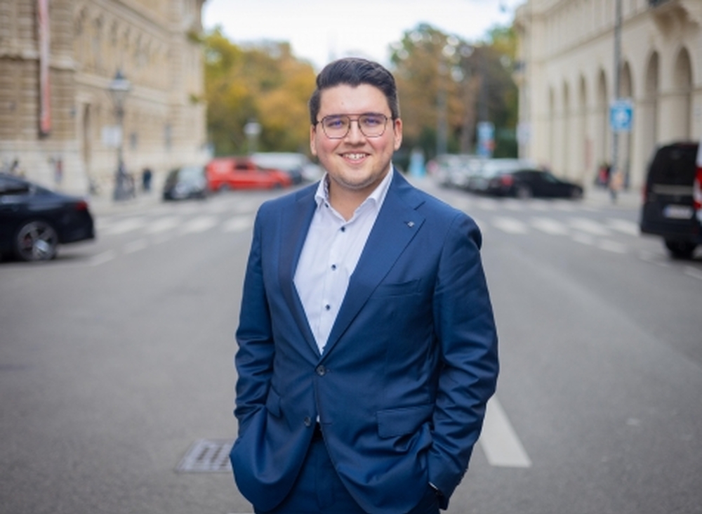 Благовест Антонов, комуникационен експерт: Притеснява ме, че оптимизмът трудно си пробива път – както при българина, така и при австриеца