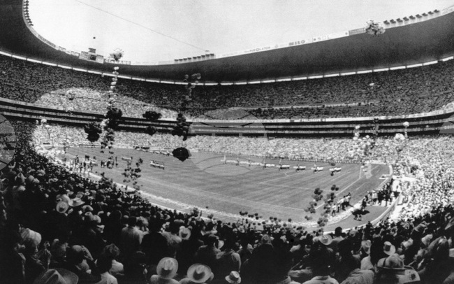 На 31 май 1970 г. е открито деветото Световно първенство по футбол на стадион „Ацтека“ в Мексико