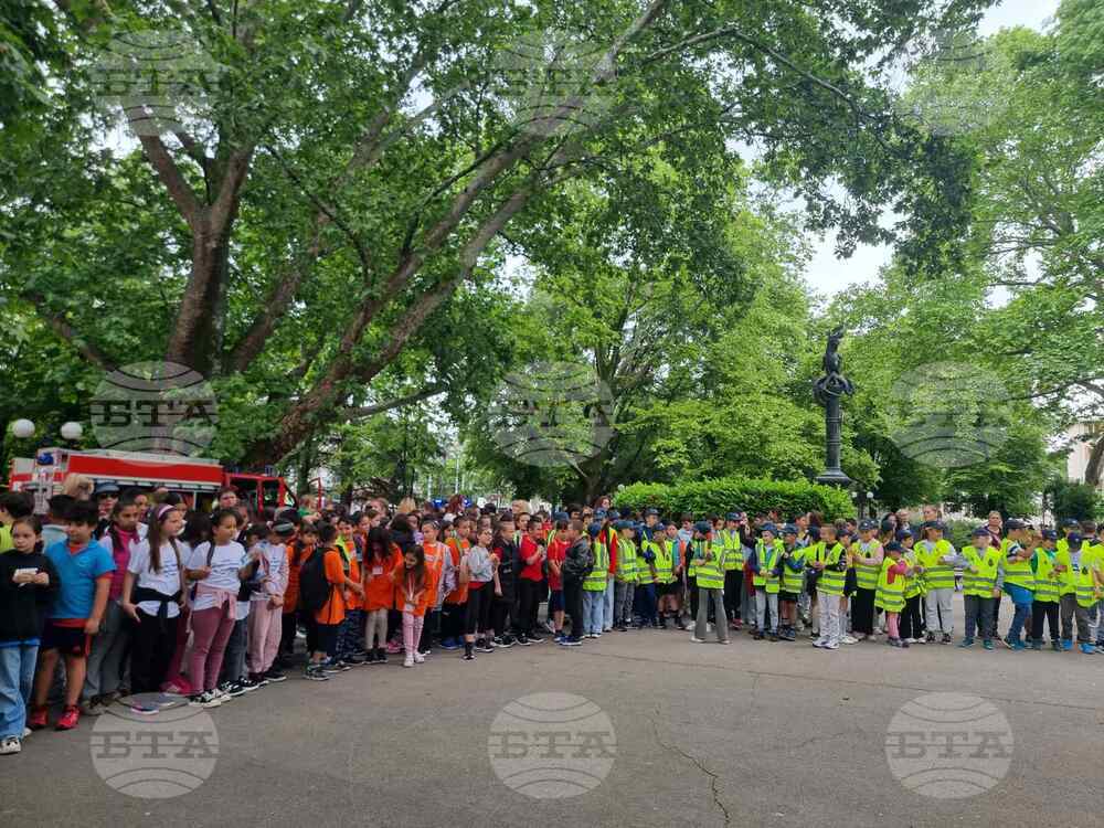Началото на лятната ваканция за най-малките ученици в Стара Загора даде акция „Ваканция, здравей! Да играем безопасно!“