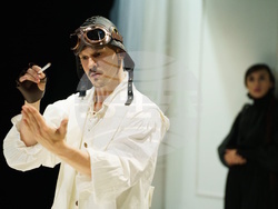 „Обикновено чудо“ в театър „Възраждане“, снимка – театър „Възраждане“/Адриана Янкулова