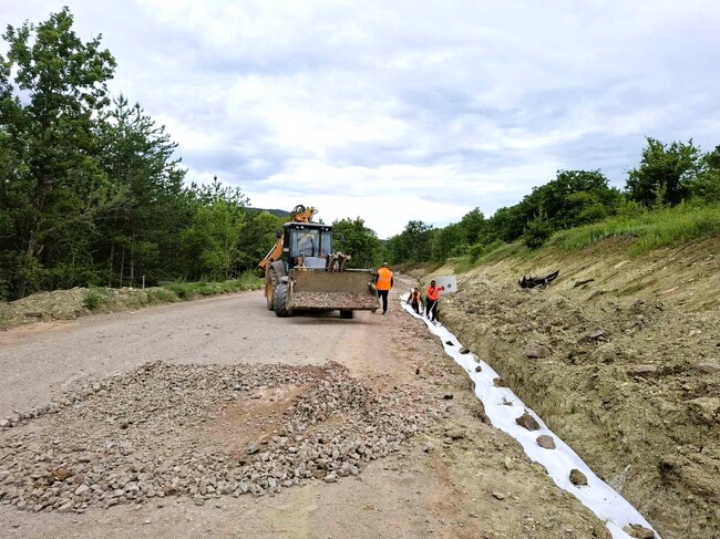 АПИ: Започва полагането на асфалт при основния ремонт на над 34 км от Дюлински проход в участъка между Старо Оряхово и Гюльовца