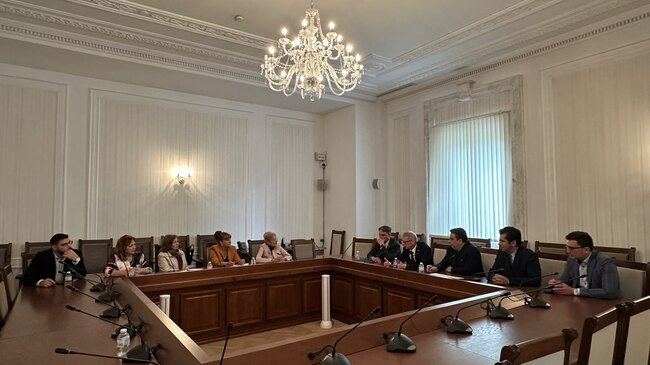 CC to Table Draft Resolution on Pay Rise for Medical Professionals