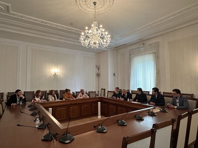 CC to Table Draft Resolution on Pay Rise for Medical Professionals