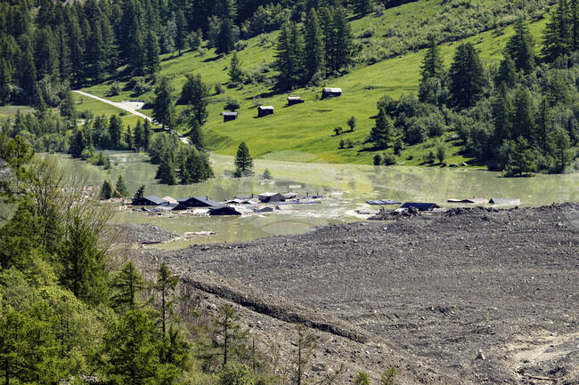 Австрийски планински хижи са евакуирани с военни хеликоптери след кални свлачища