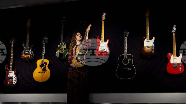 Китара на Еди Ван Хален е обявена на онлайн търг с начална цена от 700 000 долара