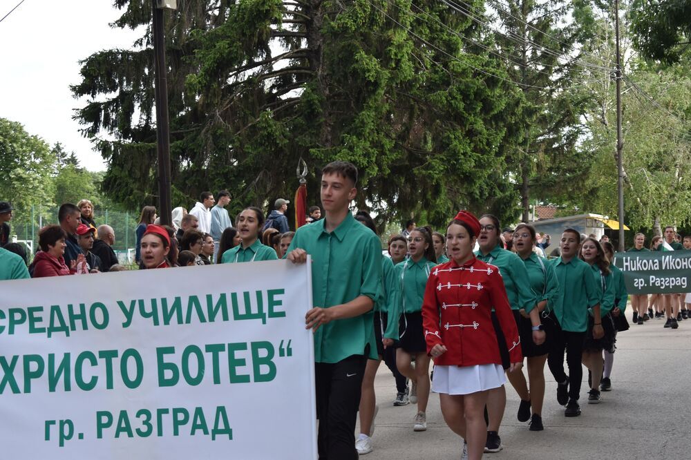  Община Разград: Кметът Добрин Добрев присъства на тържественото откриване на 40-ия юбилеен поход „По пътя на четата на Таньо войвода“, в който участват представители на две разградски училища