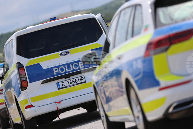 Временно движението при 89 км на автомагистрала „Струма“ се осъществява в активната лента поради пътен инцидент