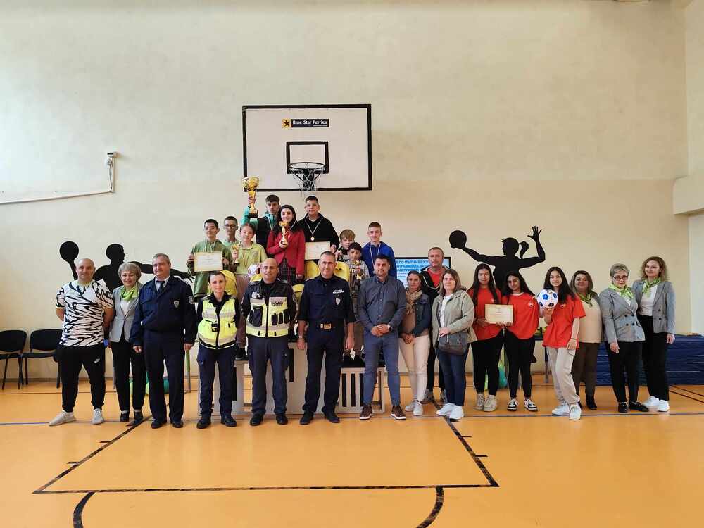 Средно училище "Сава Доброплодни" е победител в областното състезание "Аз спазвам правилата за движение и давам пример! А ти?" в Шумен