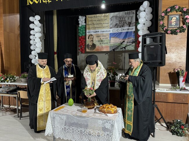 С тържествен концерт Ново село отбеляза 100 години от построяването на училищната сграда и 204 години от рождението на Георги С. Раковски