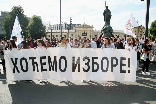 Почти 90 процента от младите сърби подкрепят студентските протести, показва проучване