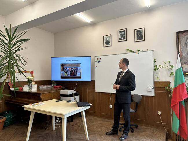 Община Русе: Енчо Енчев и членове на Постоянната комисия по образование към НСОРБ посетиха Българското неделно училище в Букурещ