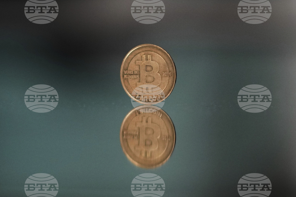 Биткойнът достигна нов рекорден връх благодарение на търсенето от големи финансови институции и благоприятната среда в САЩ