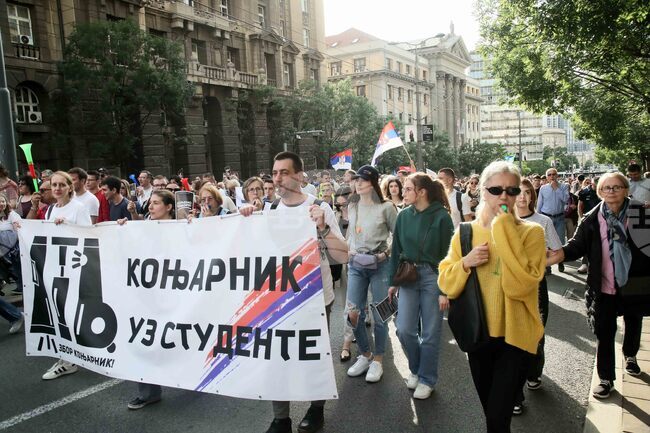 Belgrade Students Blocking Faculties Lead Nationwide Call for Early Parliamentary Elections