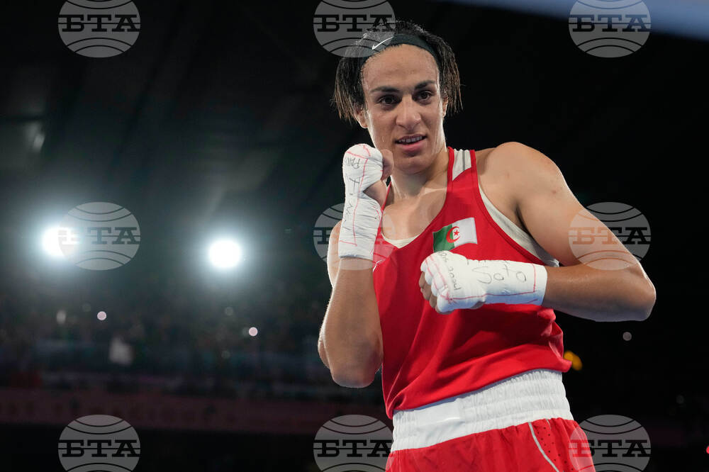 Олимпийската шампионка по бокс Имане Хелиф отрече твърденията на бившия си мениджър, че се е оттеглила от спорта