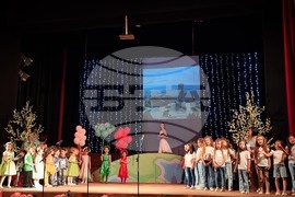 Брезник - детска градина "Брезица" - спектакъл