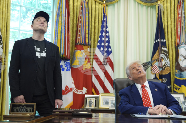 Съветници в Белия дом са насрочили телефонен разговор между Тръмп и Мъск, съобщава "Политико"