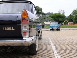 Ретро автомобили - парад