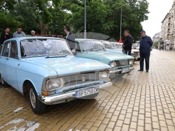 Ретро автомобили - парад