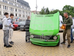 Ретро автомобили - парад