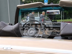 Ретро автомобили - парад