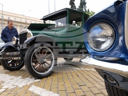 Ретро автомобили - парад