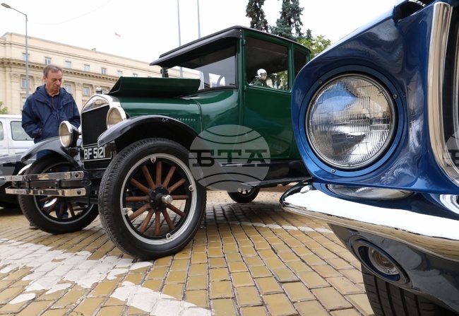 Sofia Hosts Vintage Cars Exhibition on Saturday