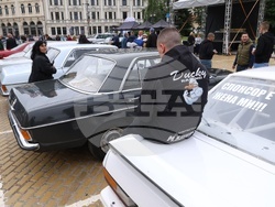 Ретро автомобили - парад