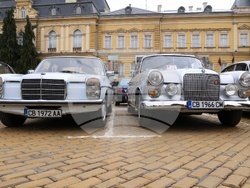 Ретро автомобили - парад