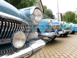 Ретро автомобили - парад