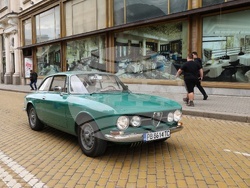 Ретро автомобили - парад