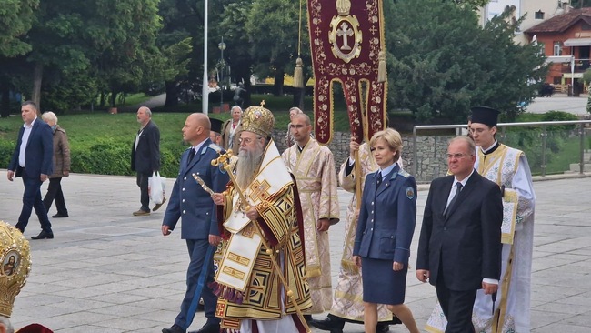 Със съборна архиерейска света литургия в Пловдив се отбелязват 1700 години от Първия вселенски събор и празника на св. ап. Ерм
