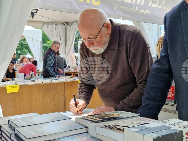 Писателят е невъзможен без своите читатели, каза Владимир Зарев
