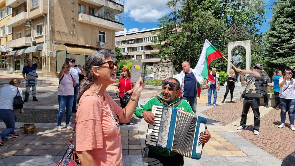 Шумен - протест - запазване на лева