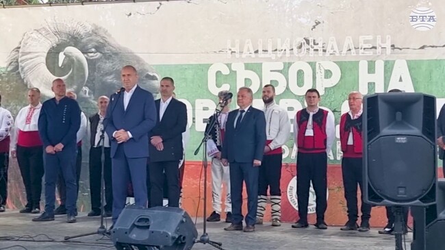 Силният български дух, вкоренен в нашата история и традиции, ще движи България още по-демократична, по-силна, по-красива, каза Румен Радев