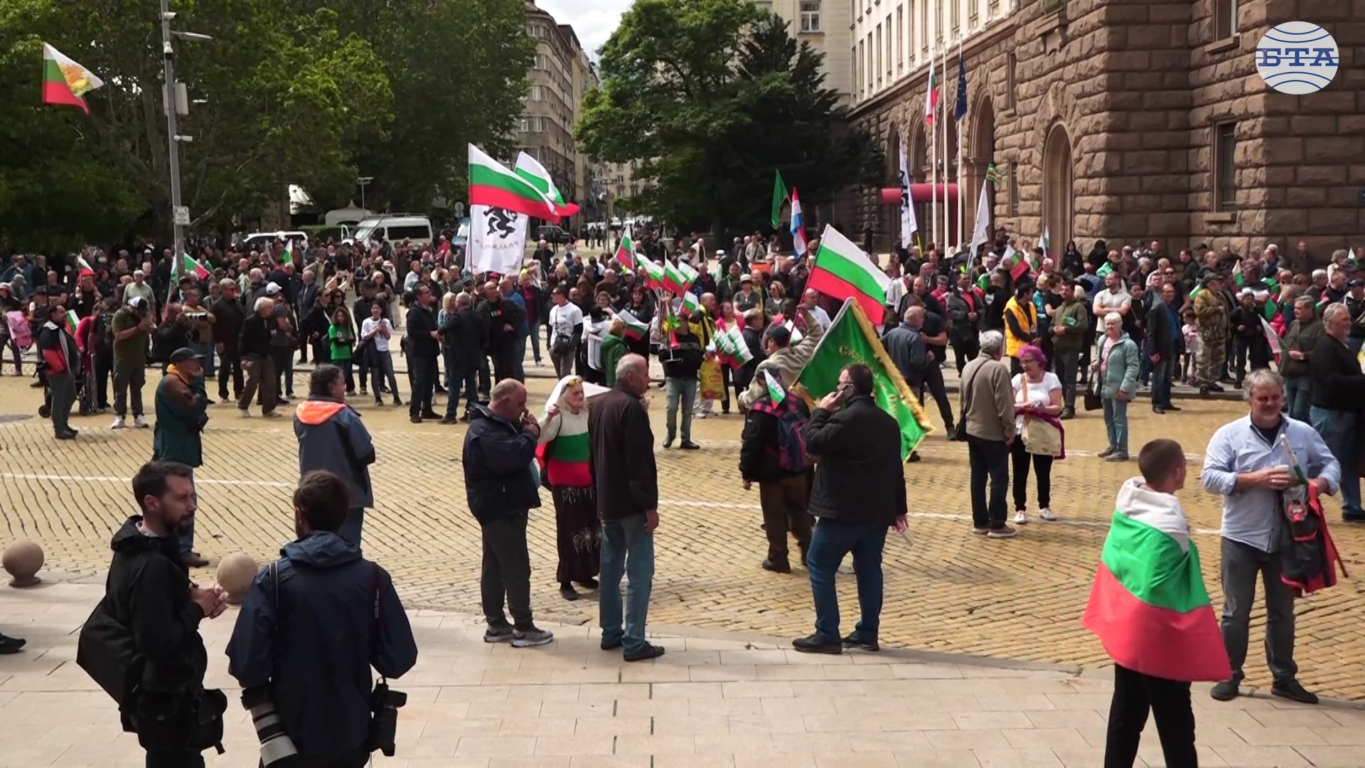 Протестиращи в защита на българския лев се събраха в центъра на София Протестиращи в защита на българския лев се събраха в центъра на София