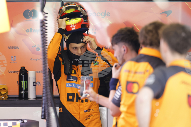 Оскар Пиастри спечели полпозишън за Гран при на Испания във Формула 1